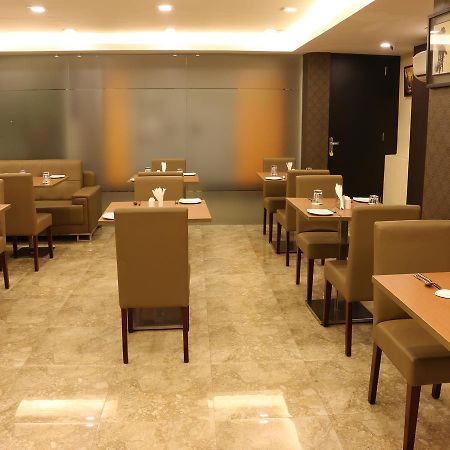 Oyo 662 Hotel Comfotel Kalküta Dış mekan fotoğraf