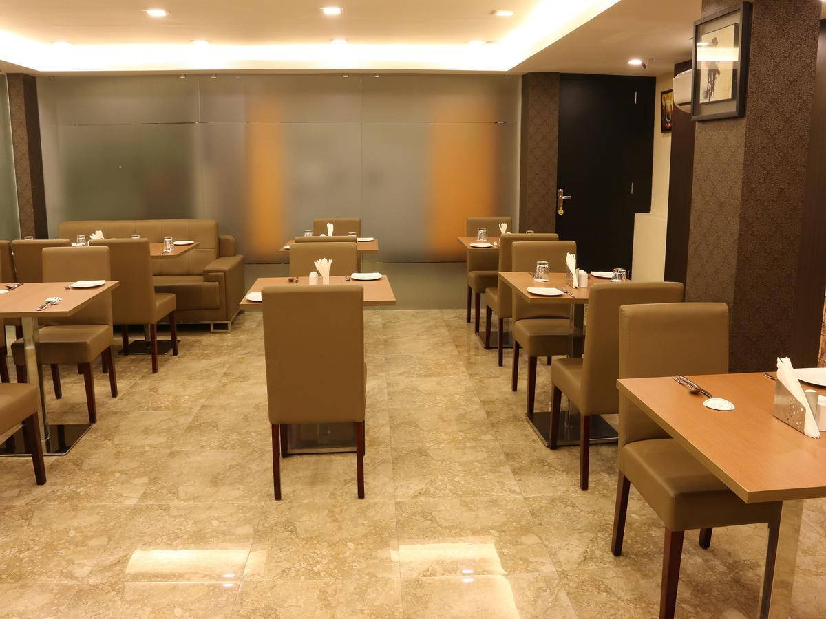 Oyo 662 Hotel Comfotel Kalküta Dış mekan fotoğraf