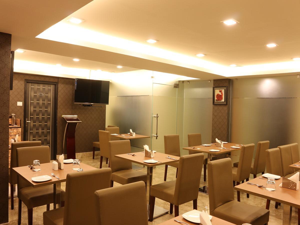 Oyo 662 Hotel Comfotel Kalküta Dış mekan fotoğraf