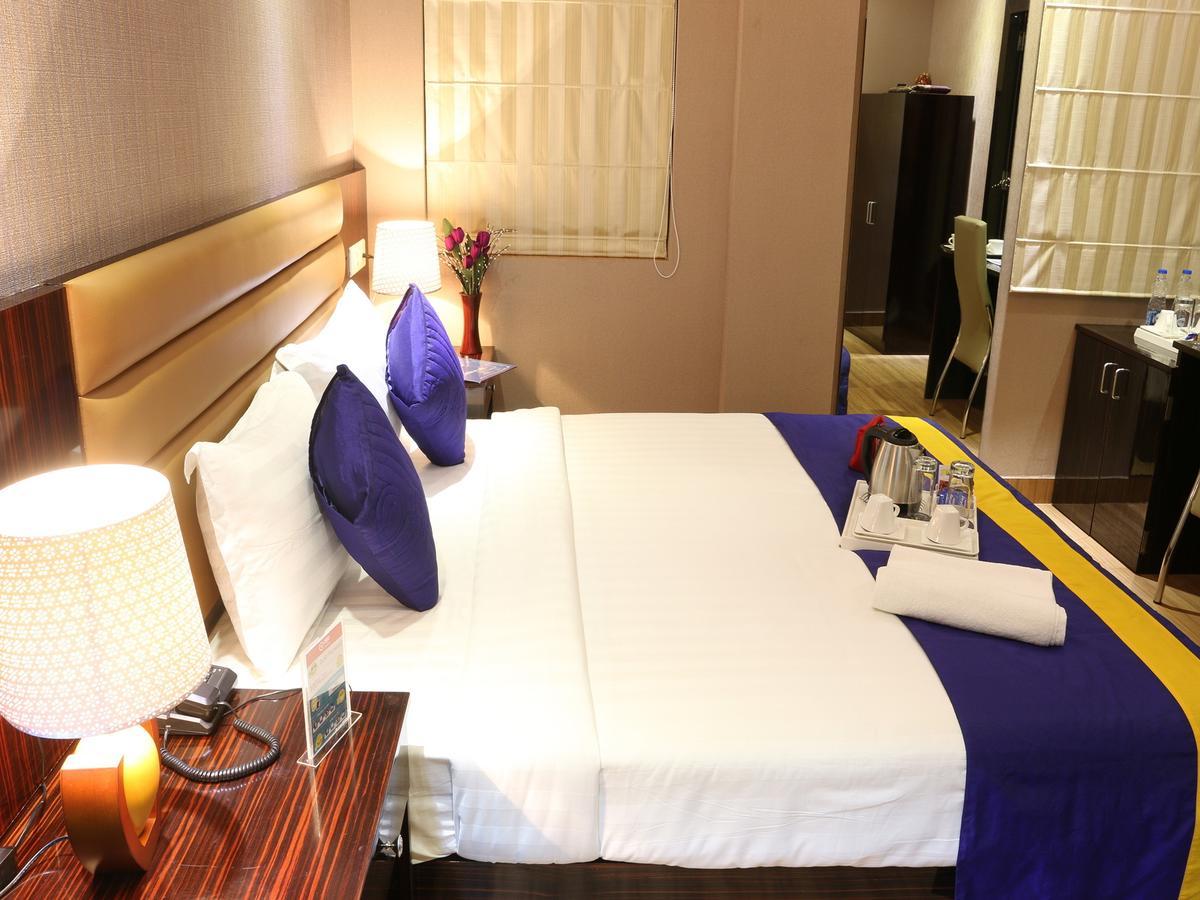 Oyo 662 Hotel Comfotel Kalküta Dış mekan fotoğraf